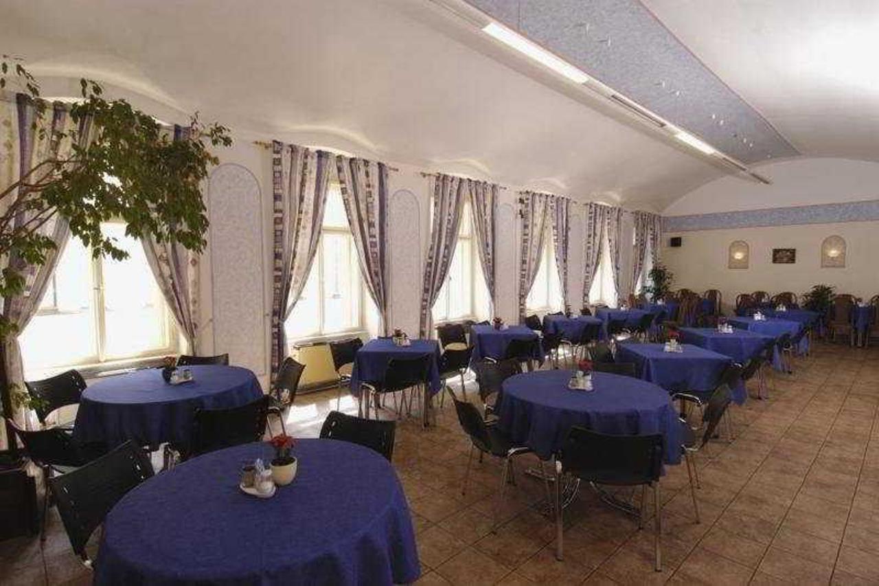 Hostel Junior Prague Exterior photo
