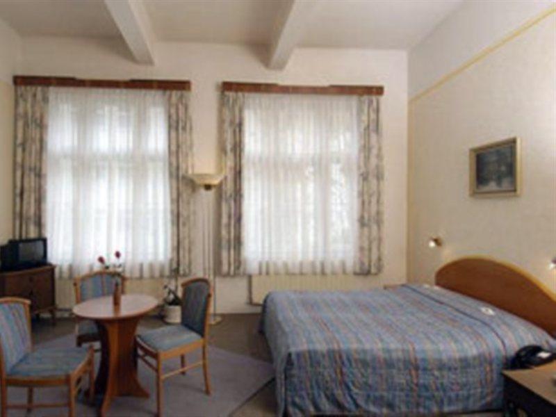 Hostel Junior Prague Exterior photo