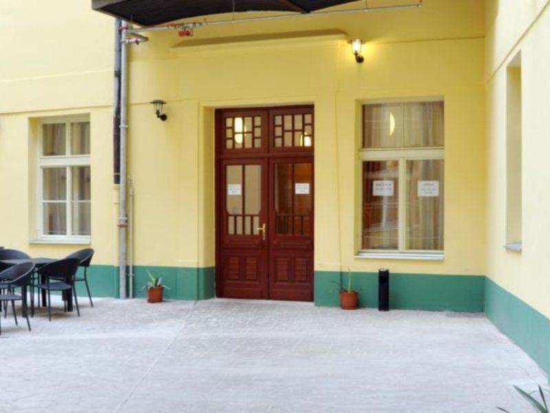 Hostel Junior Prague Exterior photo